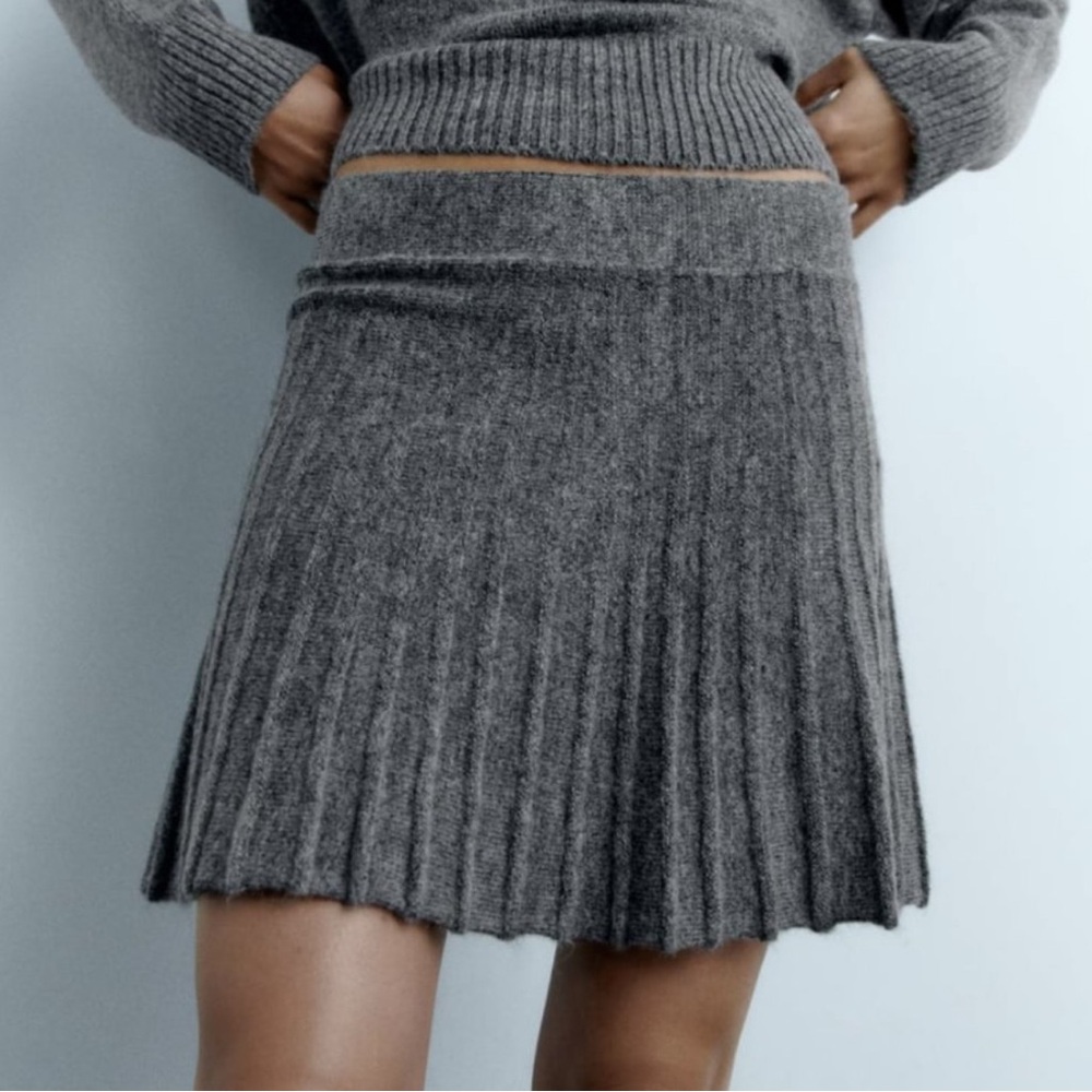 Zara Charcoal Pleated Sweater Mini Size M Skirt
